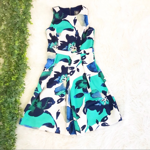 Vince Camuto Dresses & Skirts - 🌹LASTCHANCE🌹Vince Camuto Floral Fit &Flare Dress